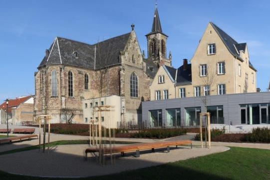 Panorama Kirche, Pfarrheim und Park St. Eligius